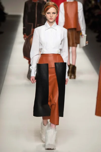 Look 13
